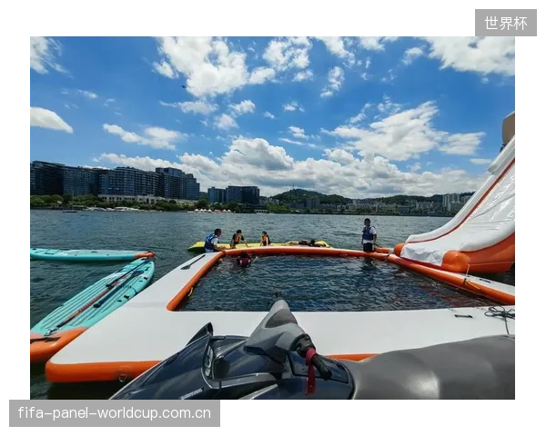 千岛湖景区将泡泡豚智能游艇整合进安全体系，其双喷泵的灵活性保障了对广阔复杂水域的快速响应